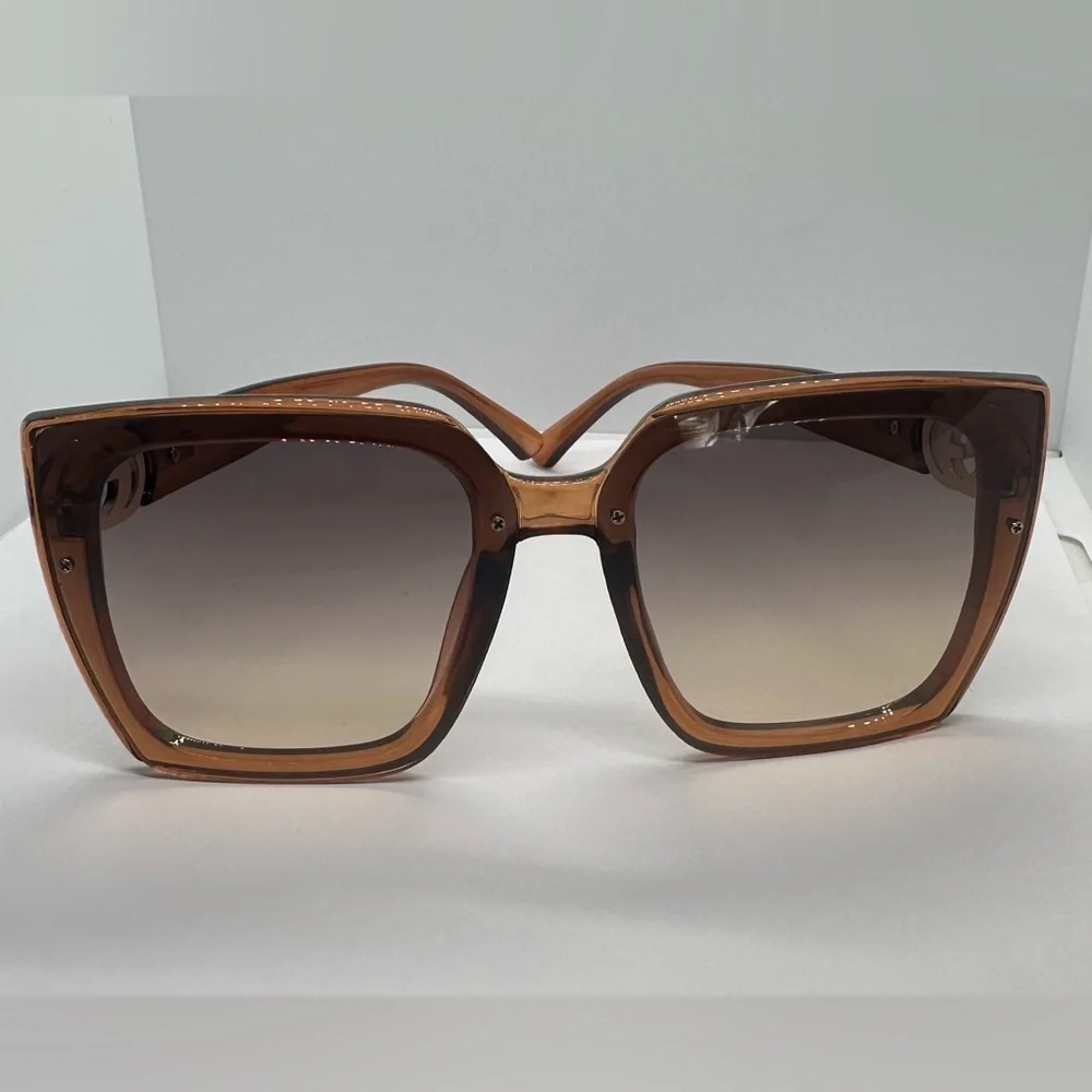 NWT Trendy Oversized Square Brown Gradient Sunglasses | Chic Vintage Style UV400